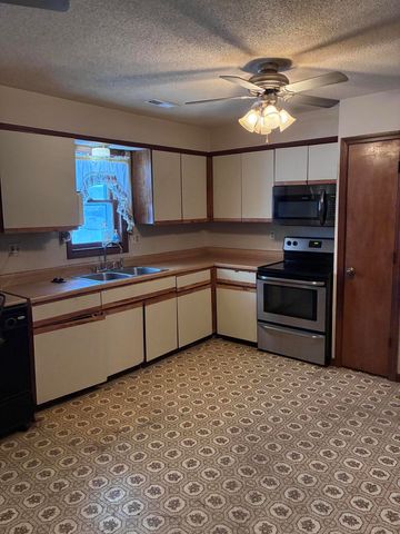 104 EDGEWOOD DR, Hallsville, MO 65255