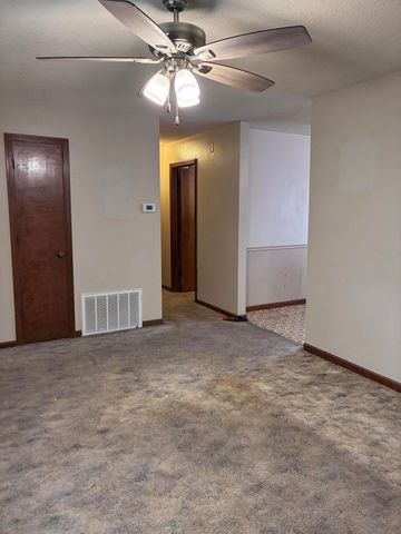 104 EDGEWOOD DR, Hallsville, MO 65255