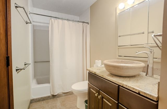 104 EDGEWOOD DR, Hallsville, MO 65255