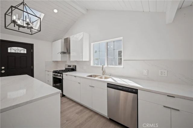 7445 Balcom Avenue, Reseda, CA 91335