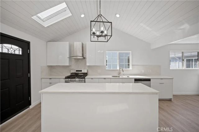 7445 Balcom Avenue, Reseda, CA 91335