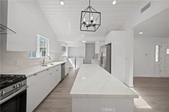 7445 Balcom Avenue, Reseda, CA 91335