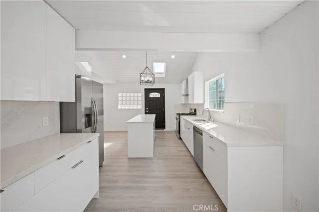 7445 Balcom Avenue, Reseda, CA 91335