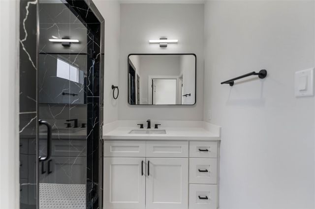 6909 S Hall Street B, Houston, TX 77028