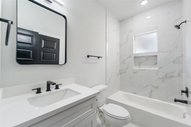 6909 S Hall Street B, Houston, TX 77028