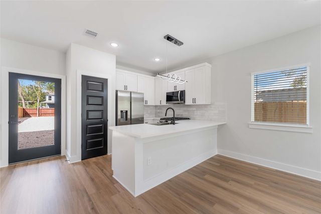 6909 S Hall Street B, Houston, TX 77028