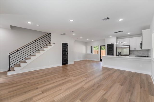 6909 S Hall Street B, Houston, TX 77028