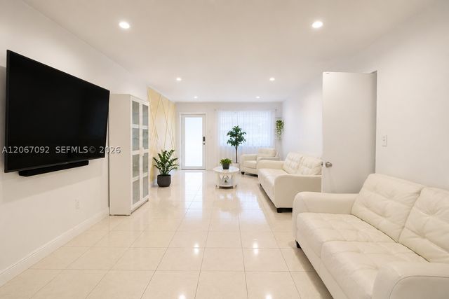 2961 NW 173rd Ter, Miami Gardens, FL 33056