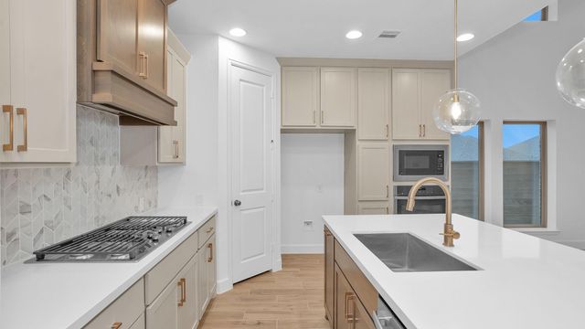 6701 Hillside View Lane, League City, TX 77573