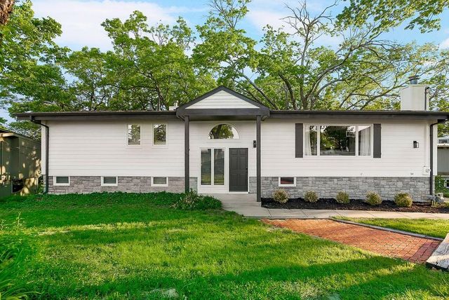 250 Arapaho Circle, Lake Quivira, KS 66217