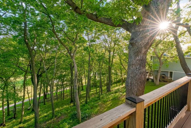 250 Arapaho Circle, Lake Quivira, KS 66217