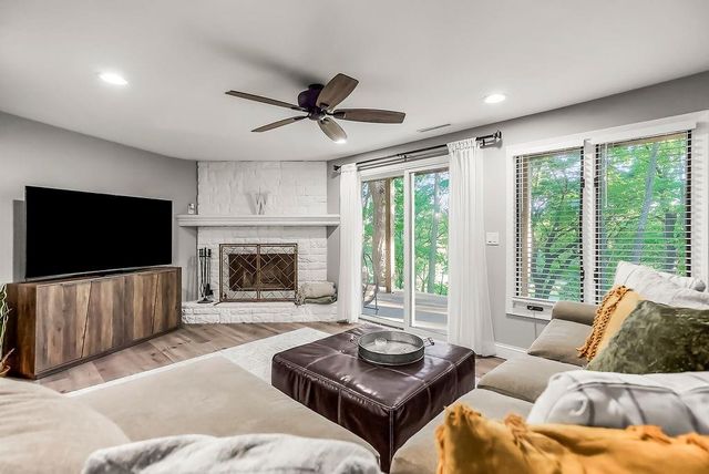 250 Arapaho Circle, Lake Quivira, KS 66217
