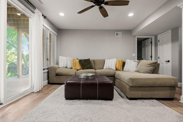 250 Arapaho Circle, Lake Quivira, KS 66217