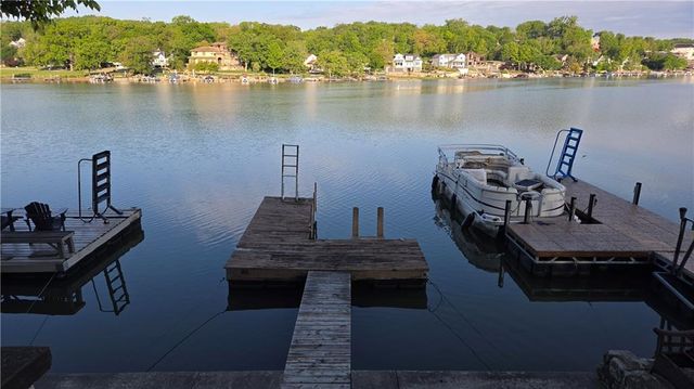 250 Arapaho Circle, Lake Quivira, KS 66217