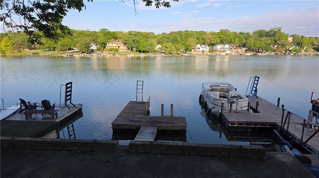 250 Arapaho Circle, Lake Quivira, KS 66217