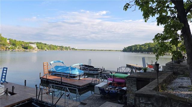 250 Arapaho Circle, Lake Quivira, KS 66217
