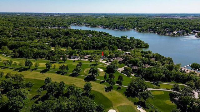 250 Arapaho Circle, Lake Quivira, KS 66217