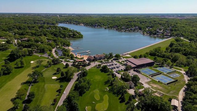 250 Arapaho Circle, Lake Quivira, KS 66217