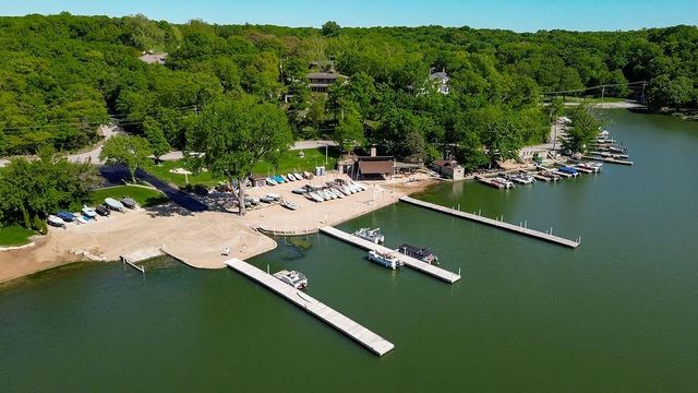 250 Arapaho Circle, Lake Quivira, KS 66217