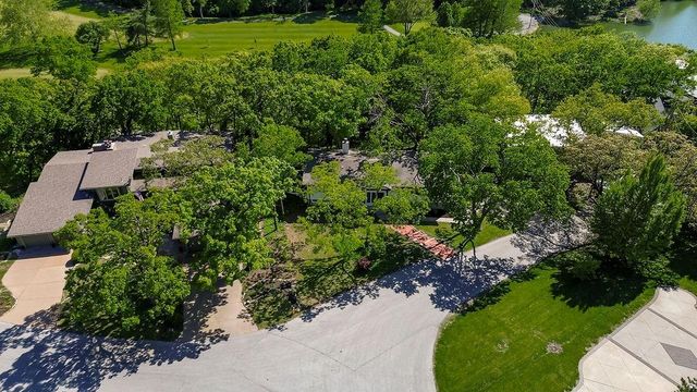 250 Arapaho Circle, Lake Quivira, KS 66217