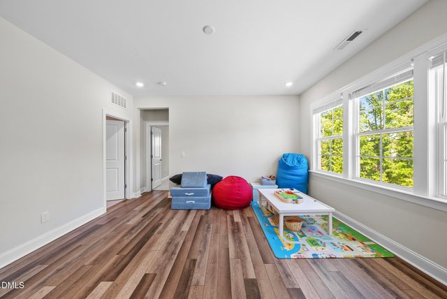 1916 Kings Knot Court, Apex, NC 27502