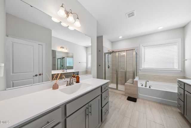 1916 Kings Knot Court, Apex, NC 27502