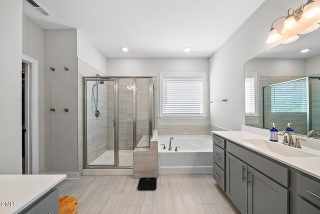 1916 Kings Knot Court, Apex, NC 27502