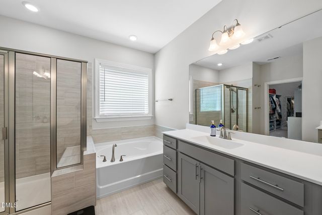 1916 Kings Knot Court, Apex, NC 27502