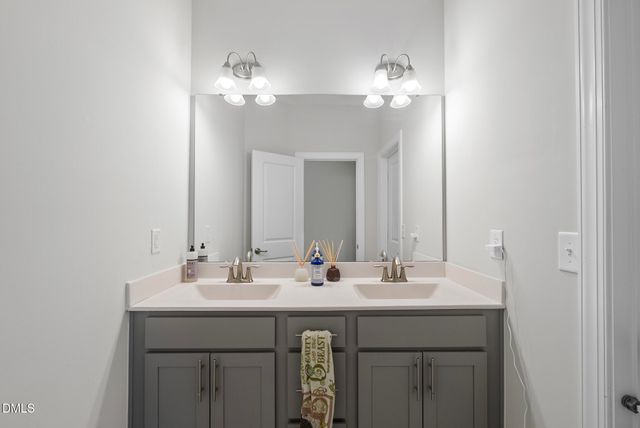 1916 Kings Knot Court, Apex, NC 27502