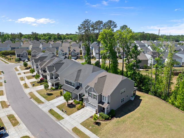 1916 Kings Knot Court, Apex, NC 27502