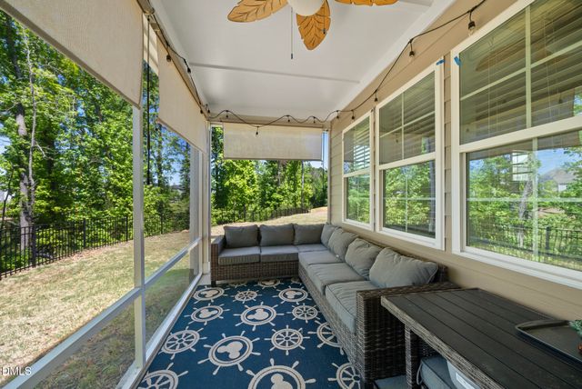 1916 Kings Knot Court, Apex, NC 27502