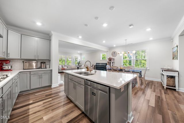 1916 Kings Knot Court, Apex, NC 27502