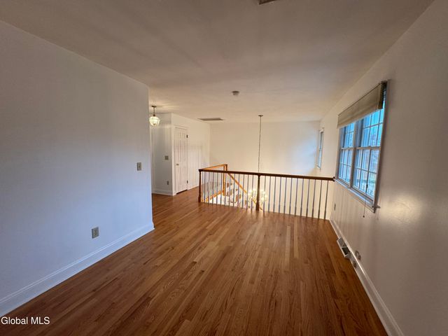 48 Commonwealth Drive, Bethlehem, NY 12077