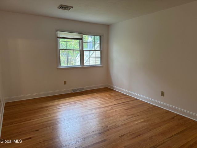 48 Commonwealth Drive, Bethlehem, NY 12077