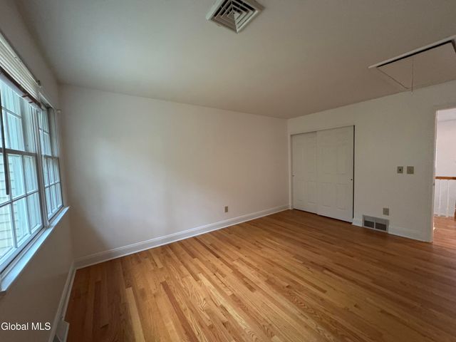 48 Commonwealth Drive, Bethlehem, NY 12077