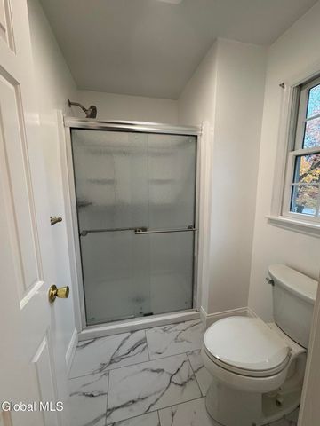 48 Commonwealth Drive, Bethlehem, NY 12077