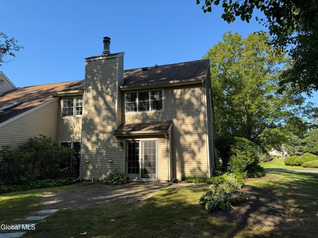 48 Commonwealth Drive, Bethlehem, NY 12077