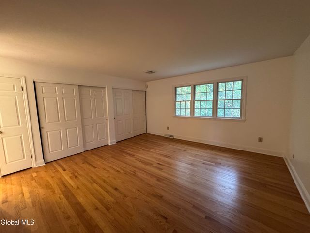 48 Commonwealth Drive, Bethlehem, NY 12077