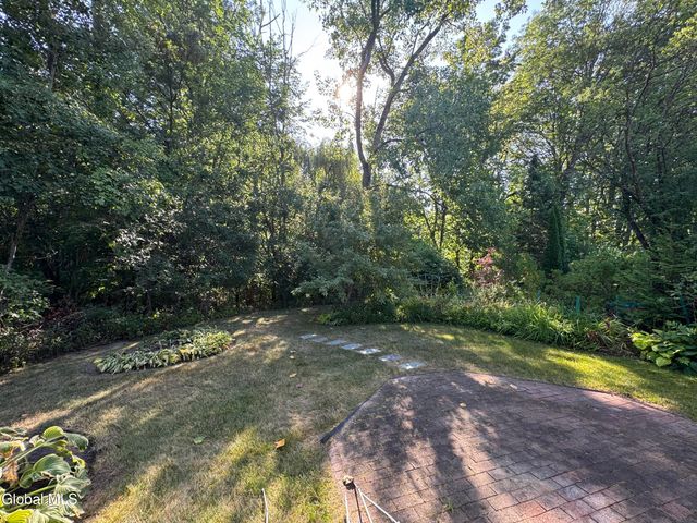 48 Commonwealth Drive, Bethlehem, NY 12077
