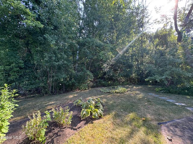 48 Commonwealth Drive, Bethlehem, NY 12077