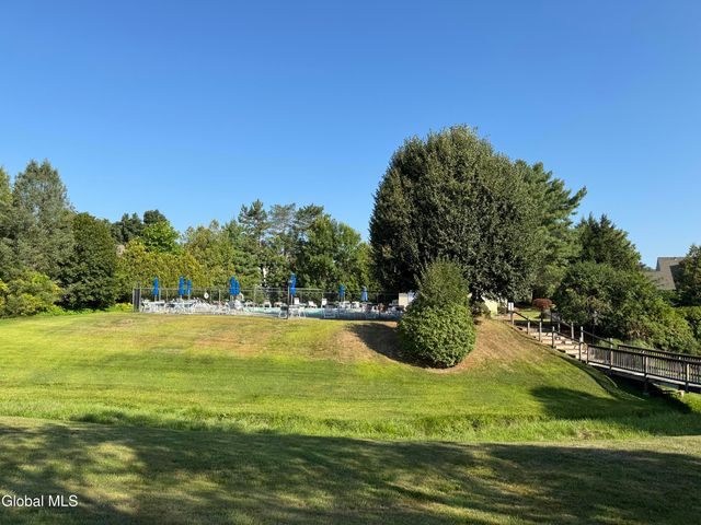 48 Commonwealth Drive, Bethlehem, NY 12077