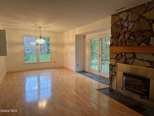 48 Commonwealth Drive, Bethlehem, NY 12077