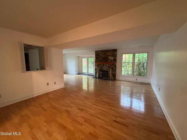 48 Commonwealth Drive, Bethlehem, NY 12077