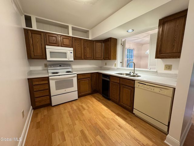 48 Commonwealth Drive, Bethlehem, NY 12077