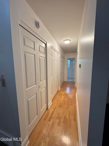 48 Commonwealth Drive, Bethlehem, NY 12077