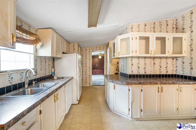 1116 Reb Ln, Florence, SC 29506