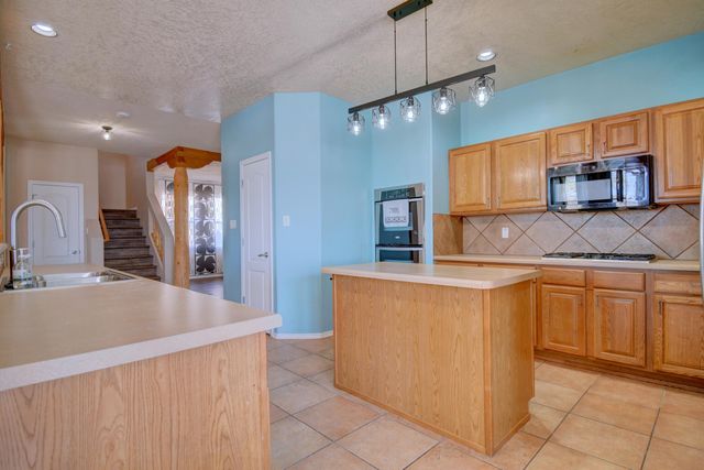 5425 Roosevelt Loop NE, Rio Rancho, NM 87144