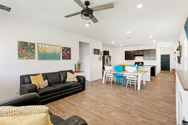 4221 Fort Palmer, St Hedwig, TX 78152