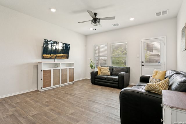 4221 Fort Palmer, St Hedwig, TX 78152