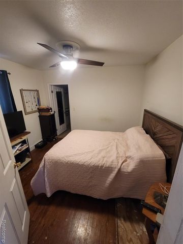 22936 Oakwood Avenue, Eastpointe, MI 48021